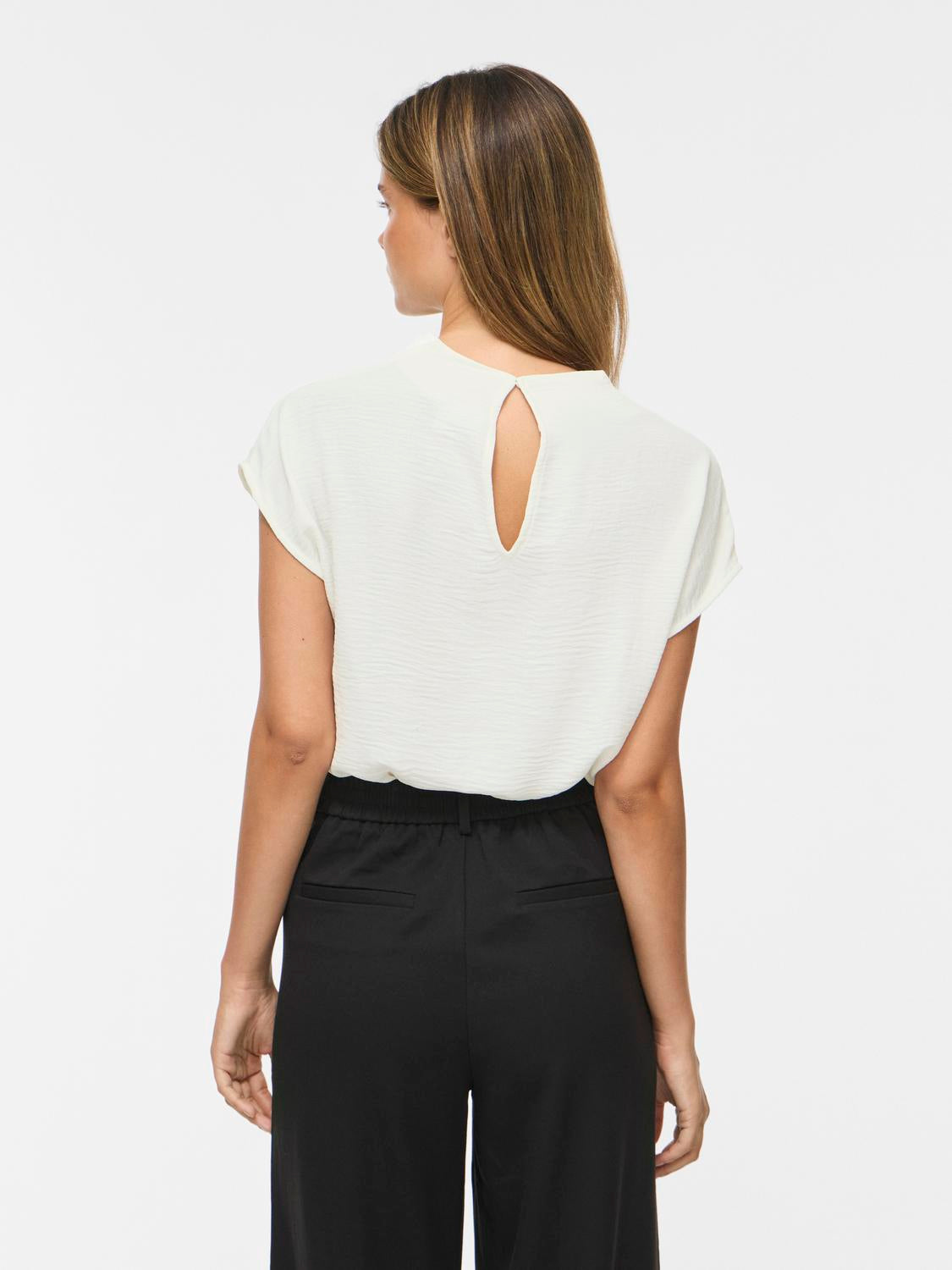 model_shot-back